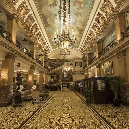 The Pfister Hotel Milwaukee Bagian luar foto