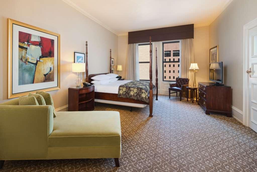 The Pfister Hotel Milwaukee Bagian luar foto