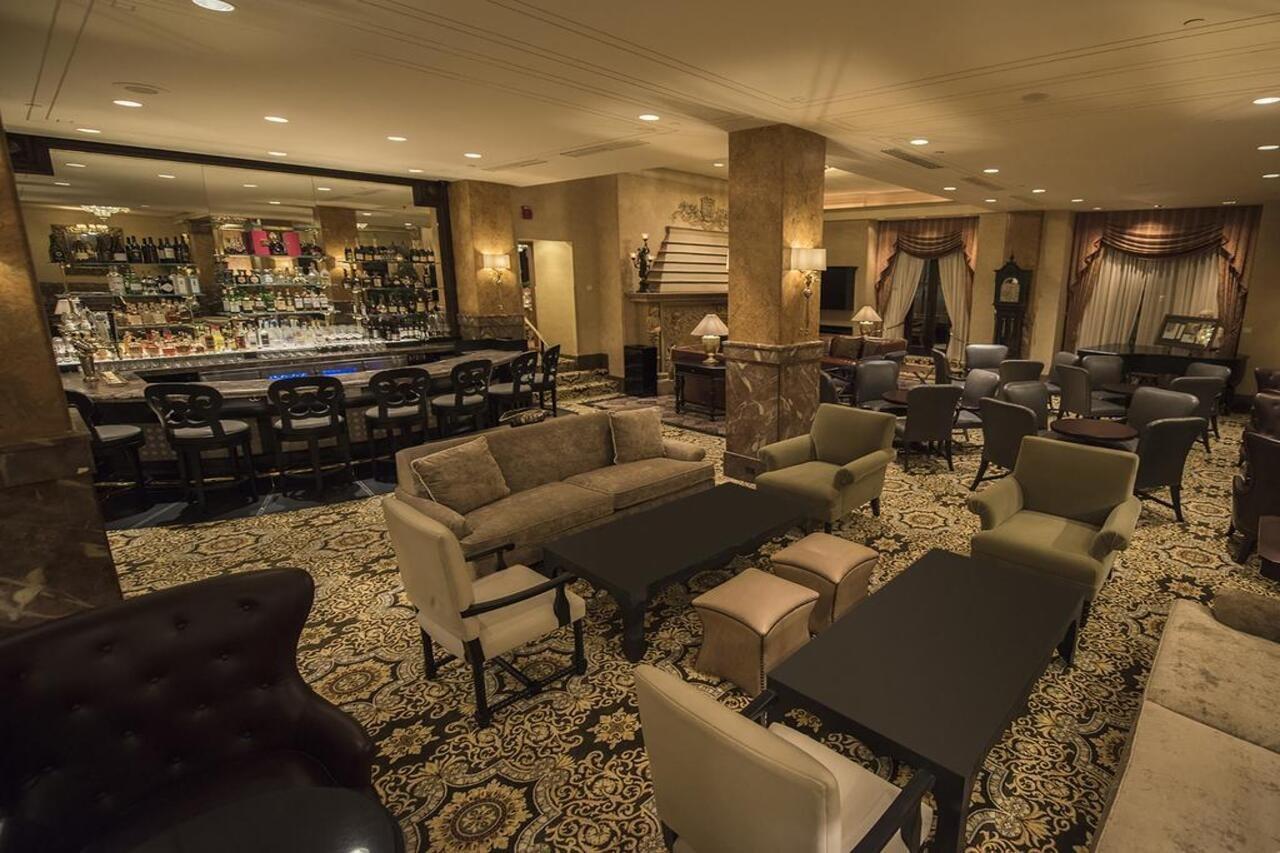 The Pfister Hotel Milwaukee Bagian luar foto