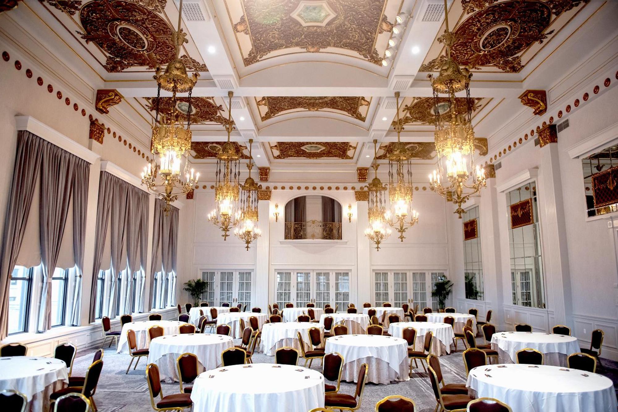 The Pfister Hotel Milwaukee Bagian luar foto