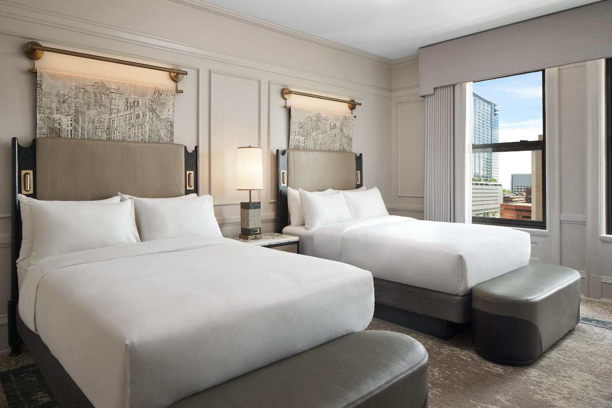 The Pfister Hotel Milwaukee Bagian luar foto