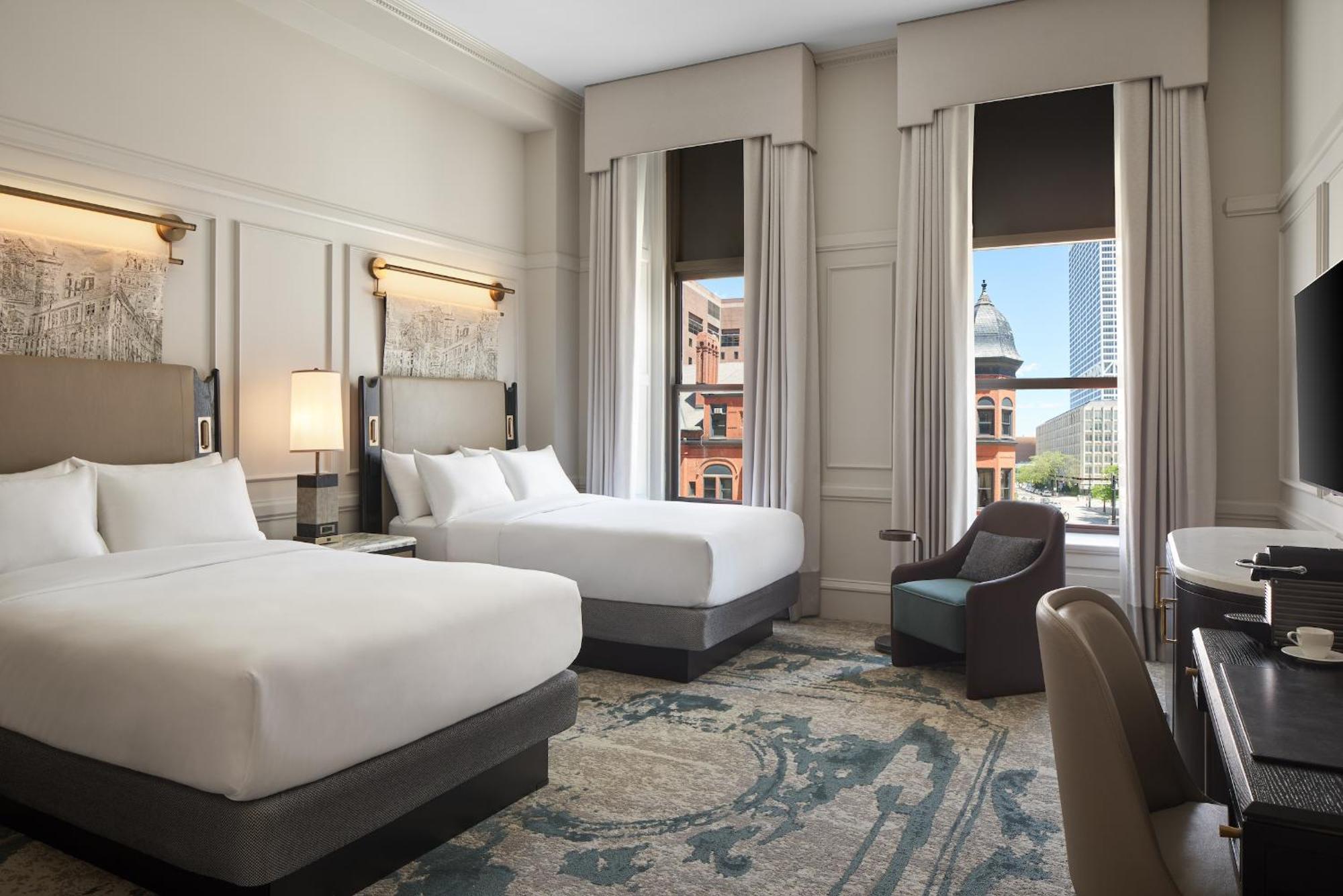 The Pfister Hotel Milwaukee Bagian luar foto