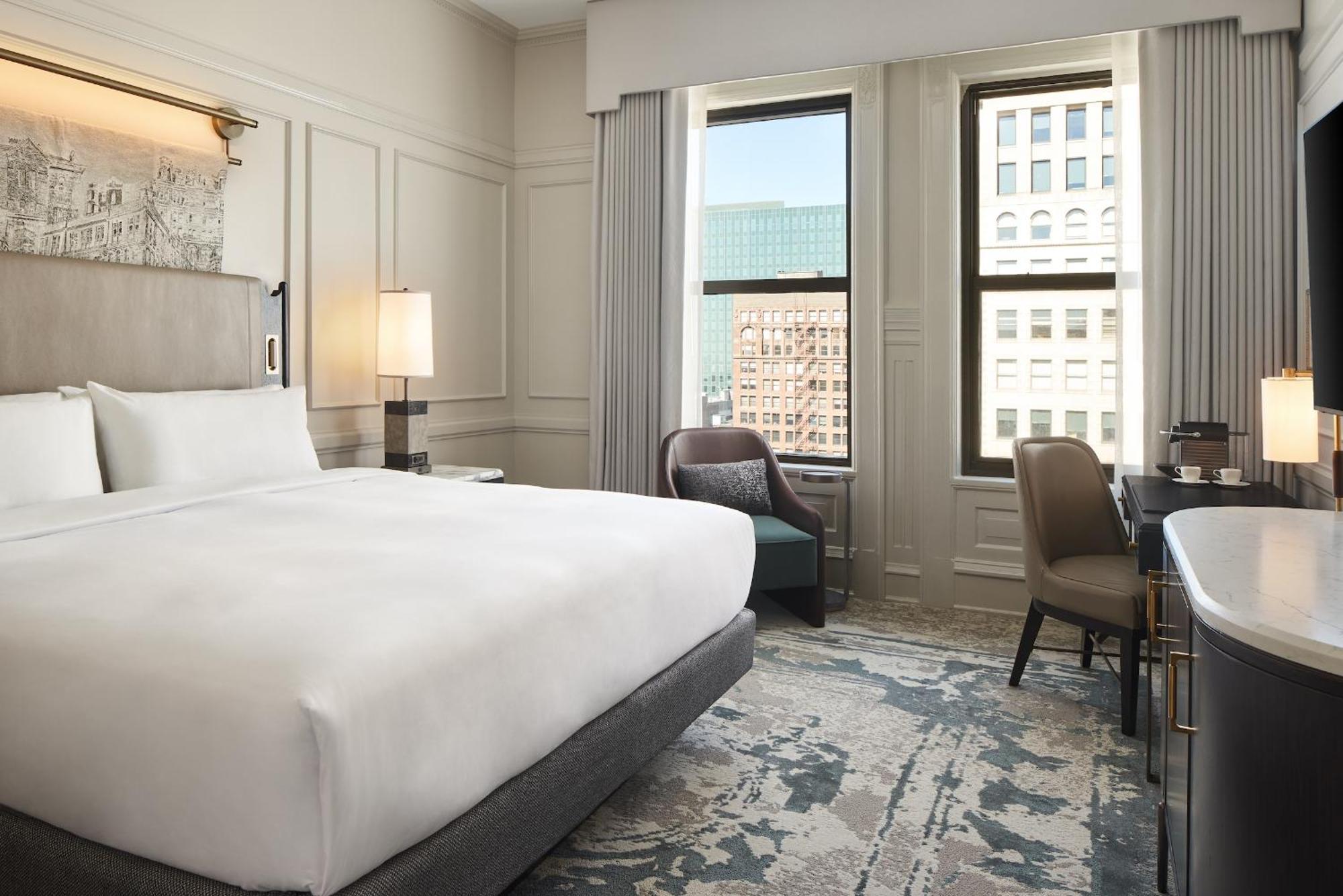 The Pfister Hotel Milwaukee Bagian luar foto