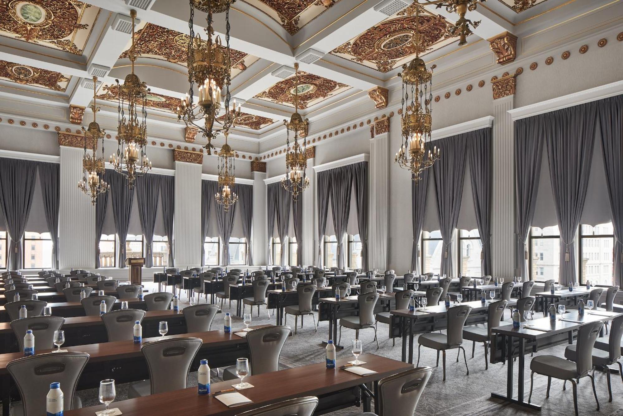 The Pfister Hotel Milwaukee Bagian luar foto