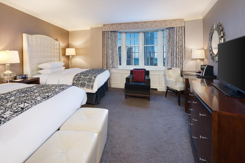 The Pfister Hotel Milwaukee Bagian luar foto