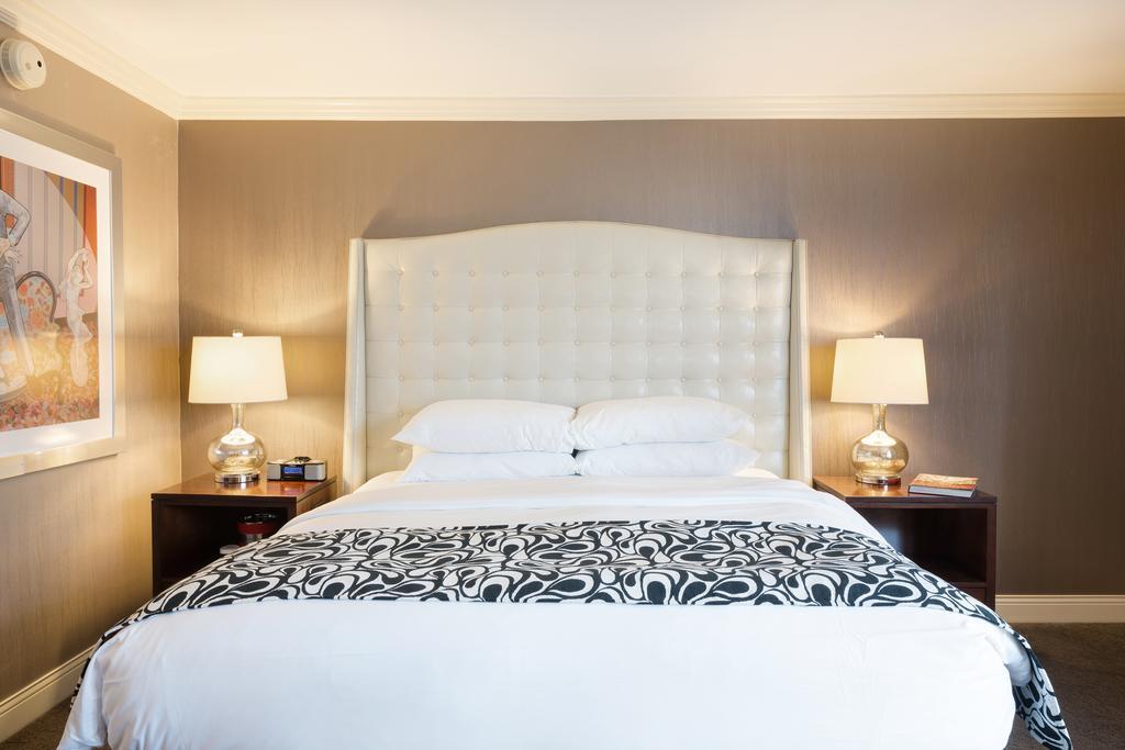 The Pfister Hotel Milwaukee Bagian luar foto