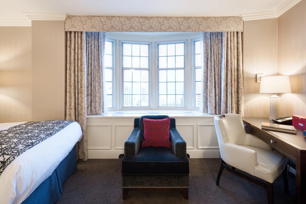 The Pfister Hotel Milwaukee Bagian luar foto