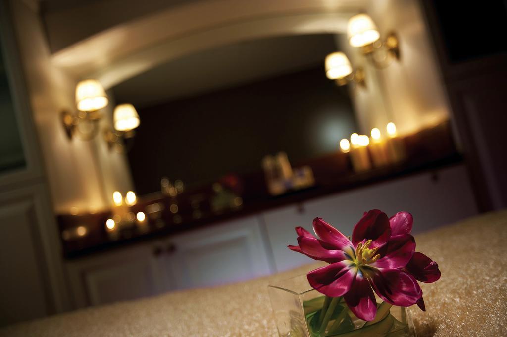 The Pfister Hotel Milwaukee Bagian luar foto
