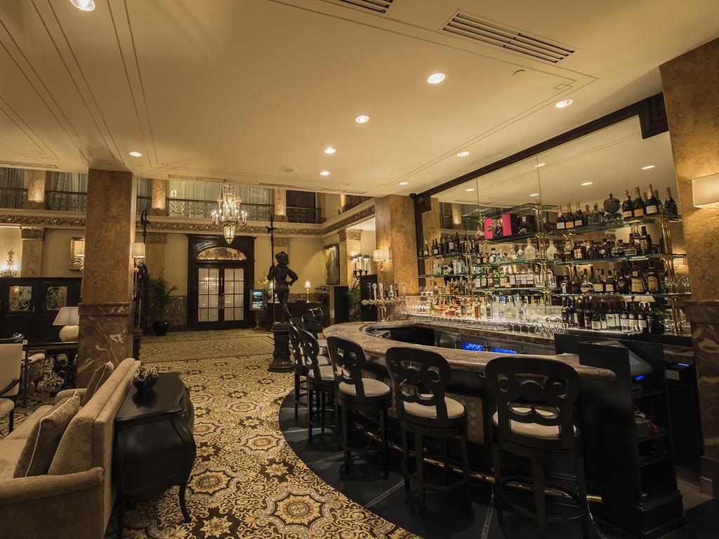 The Pfister Hotel Milwaukee Bagian luar foto
