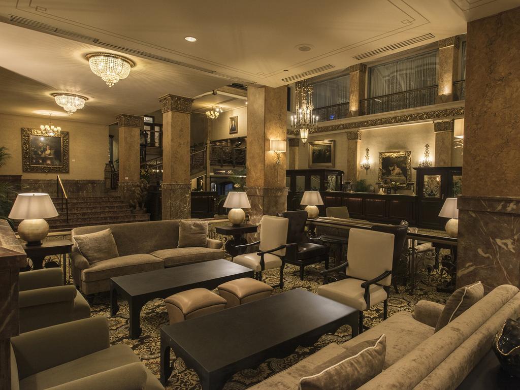 The Pfister Hotel Milwaukee Bagian luar foto