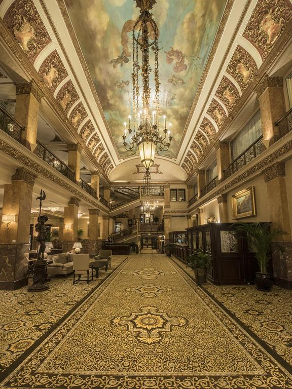 The Pfister Hotel Milwaukee Bagian luar foto