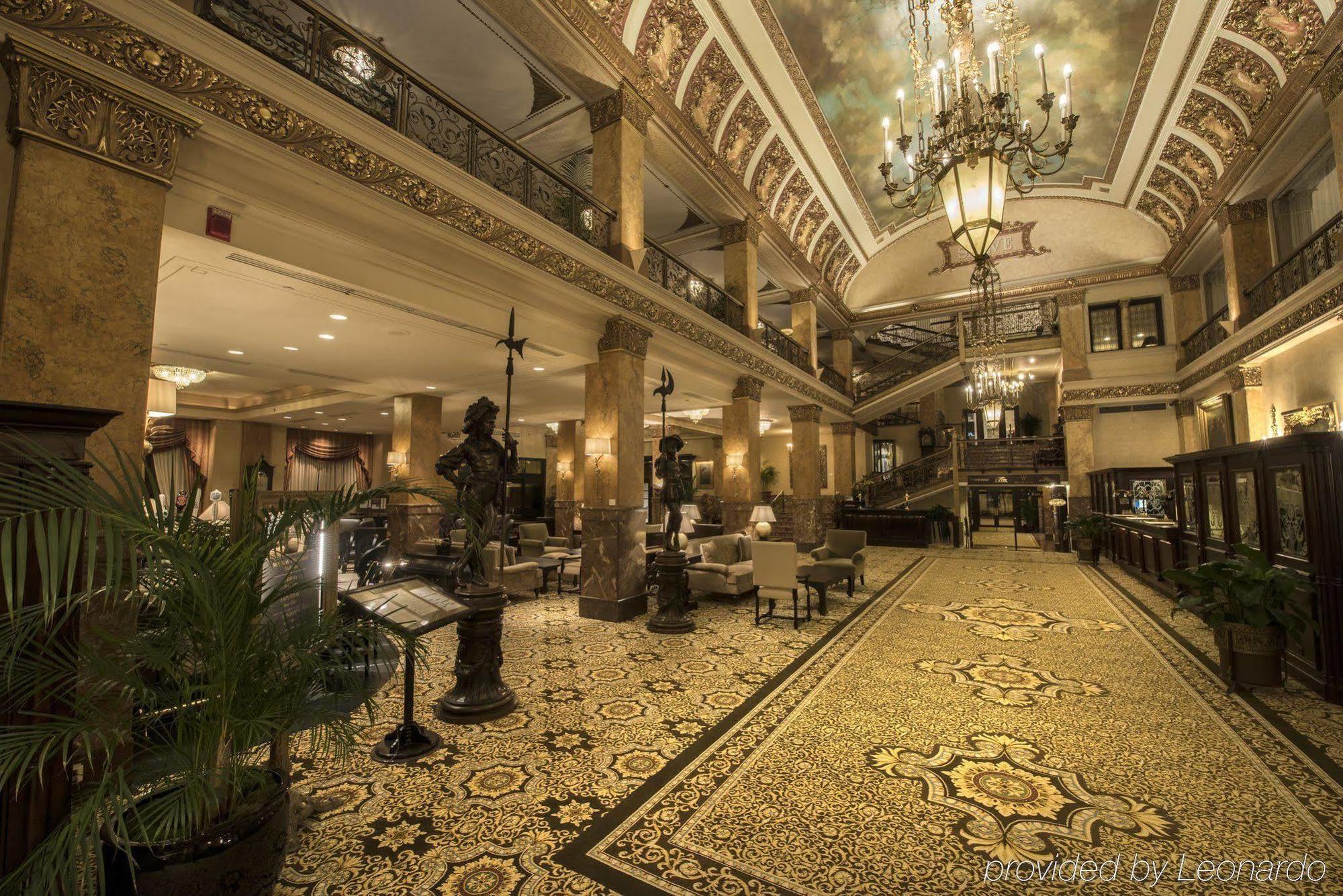 The Pfister Hotel Milwaukee Bagian luar foto